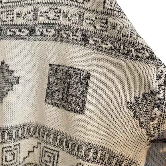 Vintage White Gray Pullover Abstract Grecian Pattern Acrylic Sweater Size Medium - Picture 11 of 16